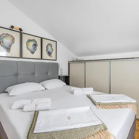 Holiday home Amazing In With House Sea View