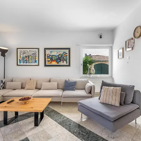 Amazing In With House Sea View *